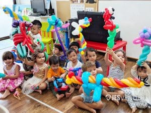 balloon twisting 3
